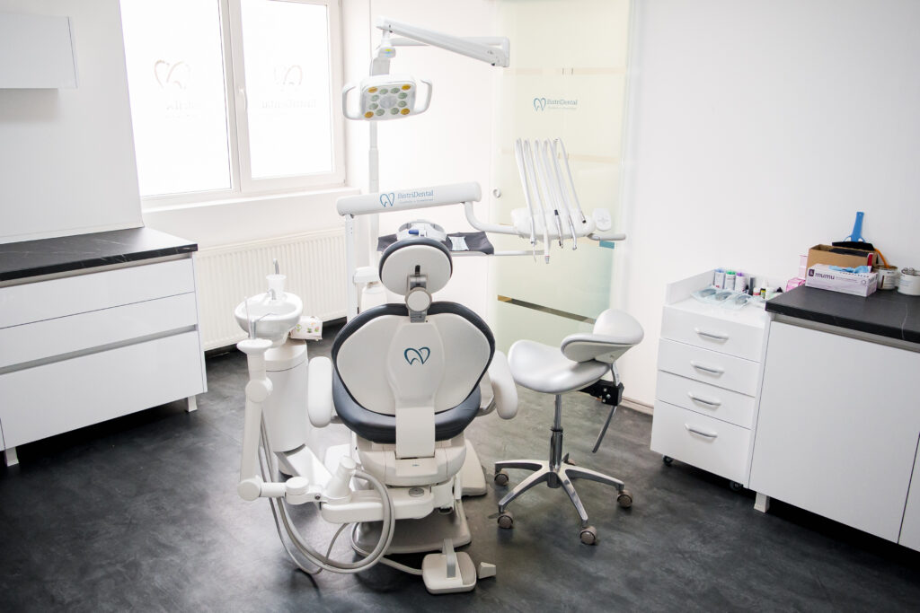 Implant dentar Bistrita
